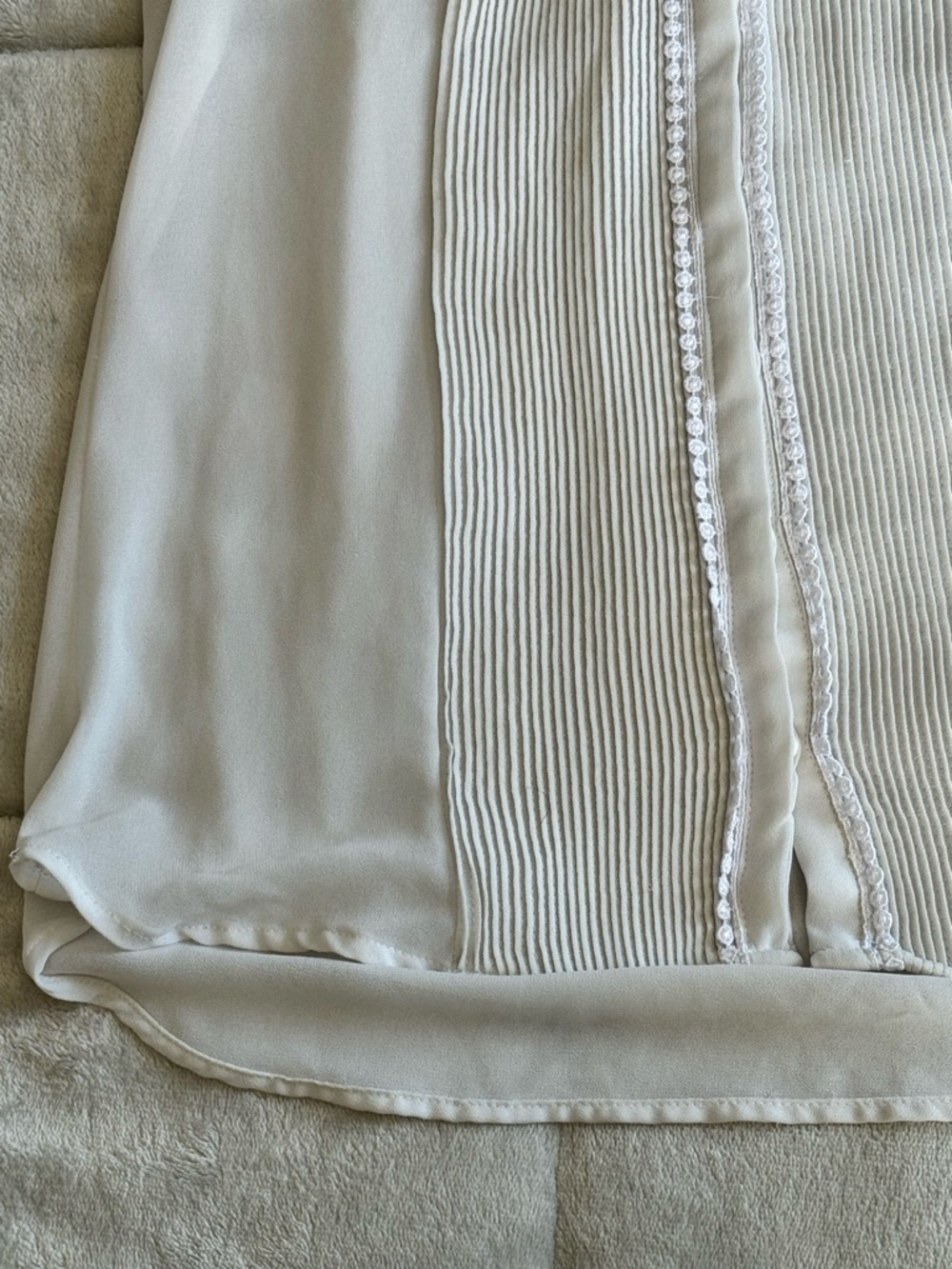 H&M Cream Pintuck Flutter Sleeve Blouse - Picture 4 of 4